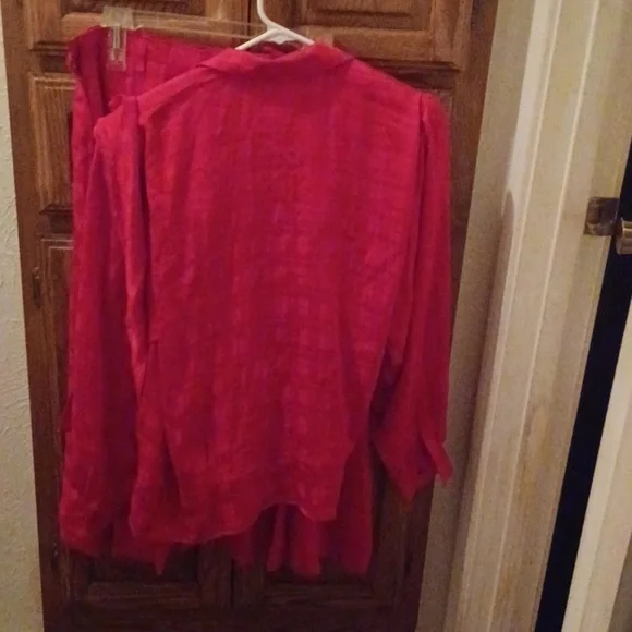 NEIMAN MARCUS RED 2 PIECE - Picture 3 of 5